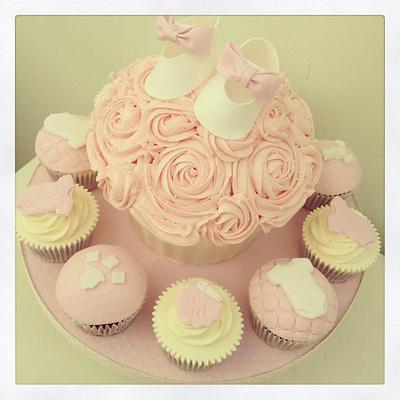 Big cupcake, little cupcake baby shower!  - Cake by Lisa 