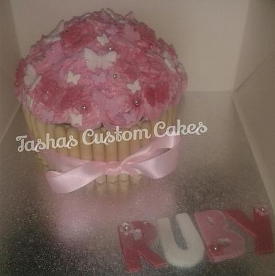 Pink sparkly giant cupcake - Cake by Tasha's Custom Cakes