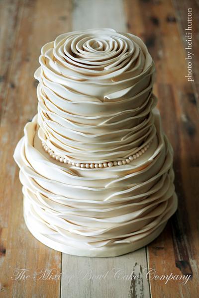 Ruffles ♡ - Cake by The Mixing Bowl Cake Company 