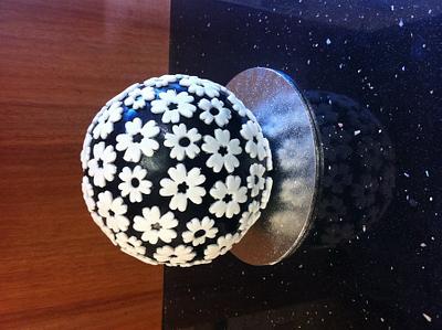 Spherical cake in contrasting colours  - Cake by CakeMeHappy15