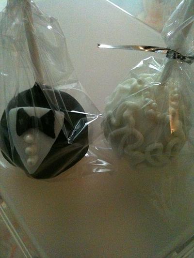 Bride and Groom cake pops - Cake by lynnda