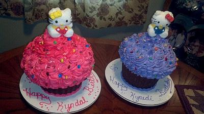 Giant cupcake cakes - Cake by Teresa Coppernoll