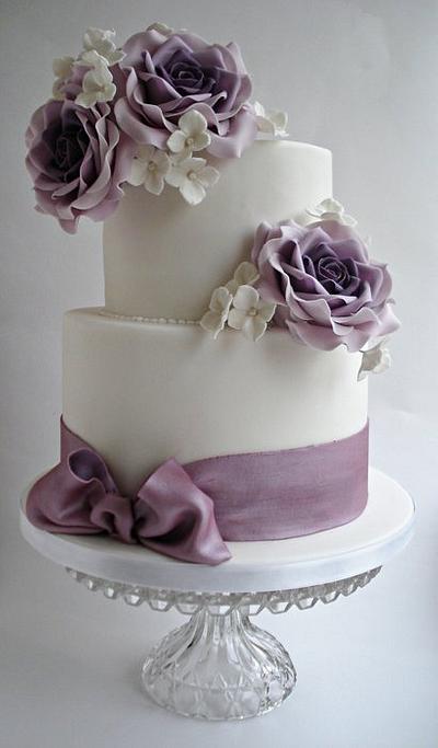 Lilac roses wedding cake x - Cake by Katie