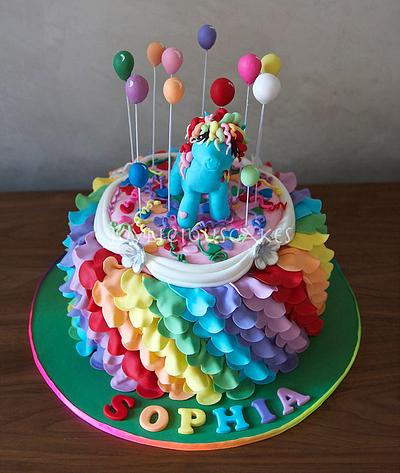 Rainbow Dash - Cake by Joyliciouscakes