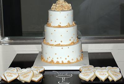 Gold and white wedding cakes - Cake by DelikArte