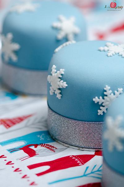 Snowflake Blue Mini Cakes - Cake by Tiers Of Happiness
