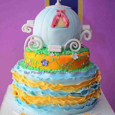 cinderella's carriage - Cake by thepastryplace