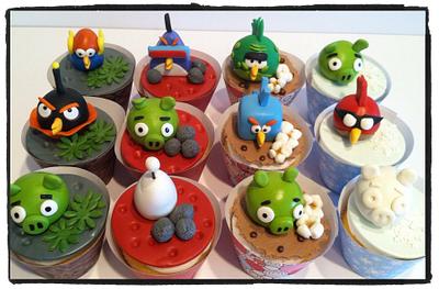 Angry birds space cupcakes - Cake by Skmaestas