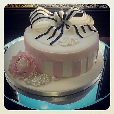 my fair lady hatbox - Cake by The Snowdrop Cakery