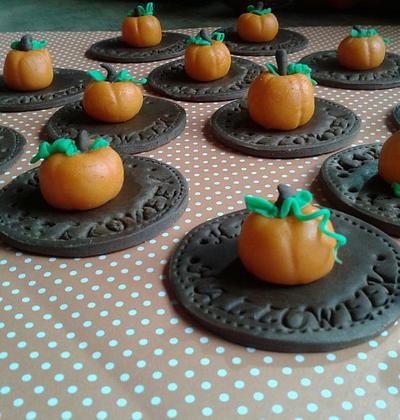 Fondant Pumpkin Happy Halloween Toppers - Cake by Amanda