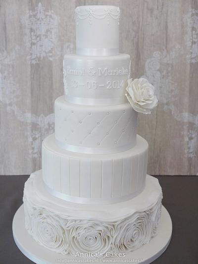 White wedding - Cake by Annica