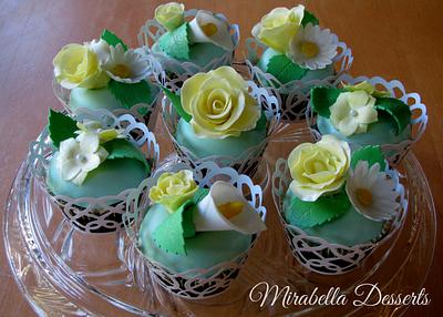 Garden cupcakes - Cake by Mira - Mirabella Desserts