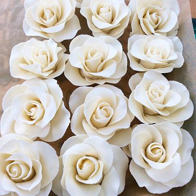 Everything's coming up roses! - Cake by Julie White