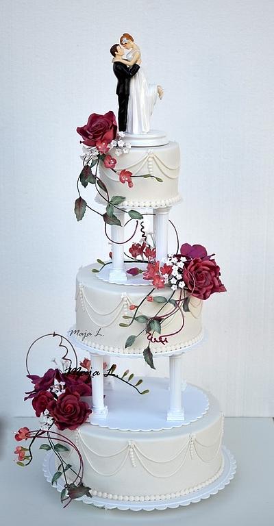 Classic wedding cake on pillars - Cake by majalaska