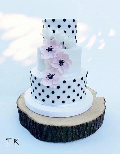 dotted cake - Cake by CakesByKlaudia