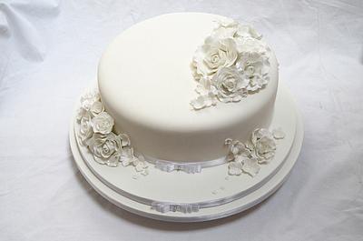 White wedding - Cake by The Chain Lane Cake Co.
