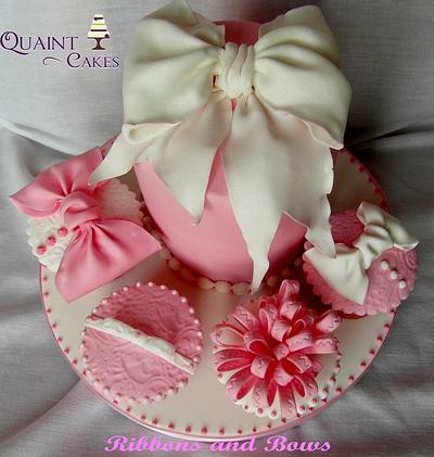 Ribbons 'n Bows - Cake by Janet Henderson