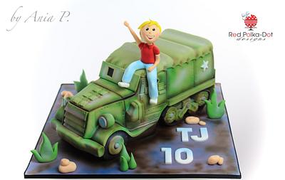 3D half-track - Cake by RED POLKA DOT DESIGNS (was GMSSC)