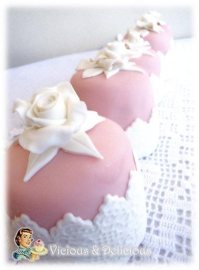Baby shower mini cakes - Cake by Sara Solimes Party solutions
