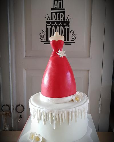 Pretty dress cake - Cake by Anneke van Dam