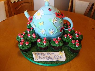 Teapot  - Cake by Ruth
