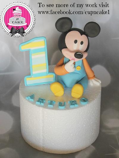 Baby Mickey fondant cake topper - Cake by Danielle Lechuga
