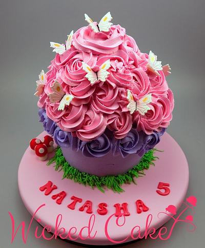Giant Cupcake - Cake by Jelena