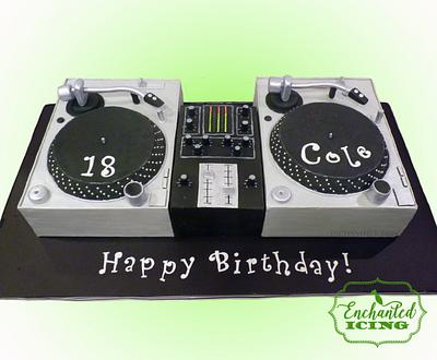 Retro DJ birthday cake - Cake by Enchanted Icing