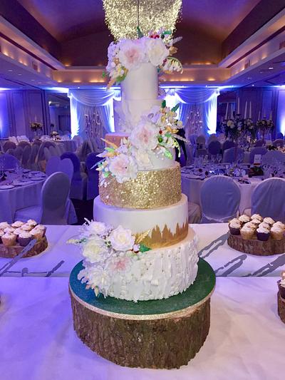 Gold Wedding Cake - Cake by Alanscakestocraft