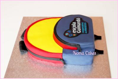 TARTA MOCHILA - backpack CAKE - Cake by Sílvia Romero (Noma Cakes)
