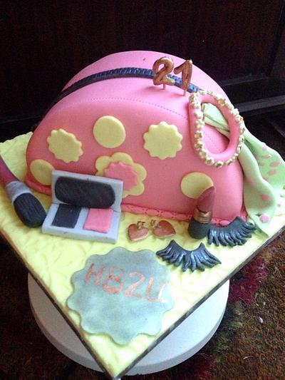 pink make up purse - Cake by Shollybakes