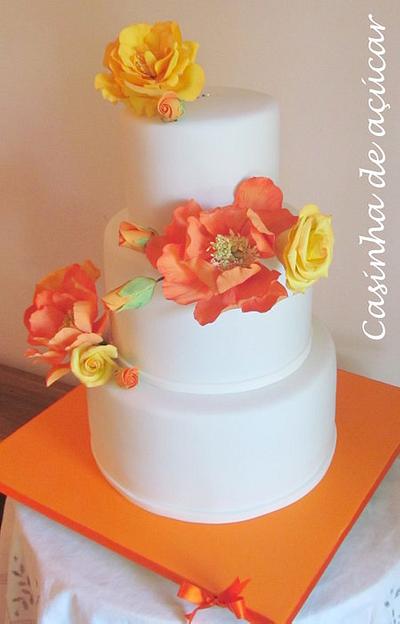 Wedding cake with orange flowers - Cake by Lara Correia