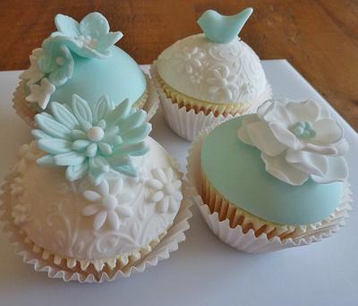 Cupcakes by Love is Cake - Cake by Helen Geraghty