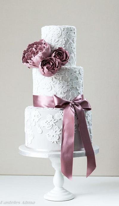 Peony and Lace - Cake by Alma Pasteles