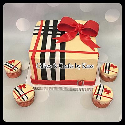 Striped cake  - Cake by Cakes & Crafts by Kass 