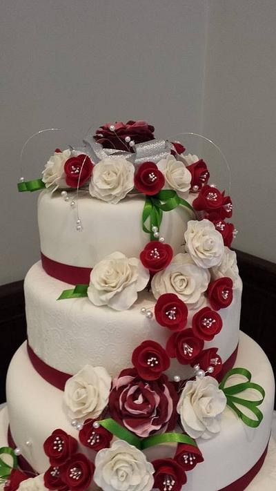 Burgundy wedding cake - Cake by Mayasbakingboutique