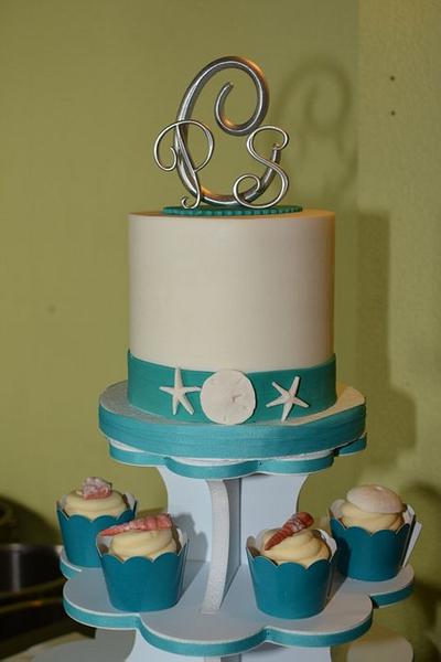 Teal with Shells - Cake by Sugarpixy