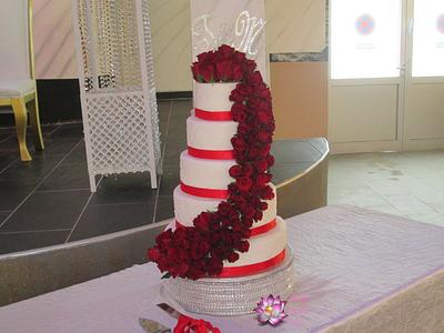 Real Red Roses Wedding Cake. - Cake by Mary Yogeswaran