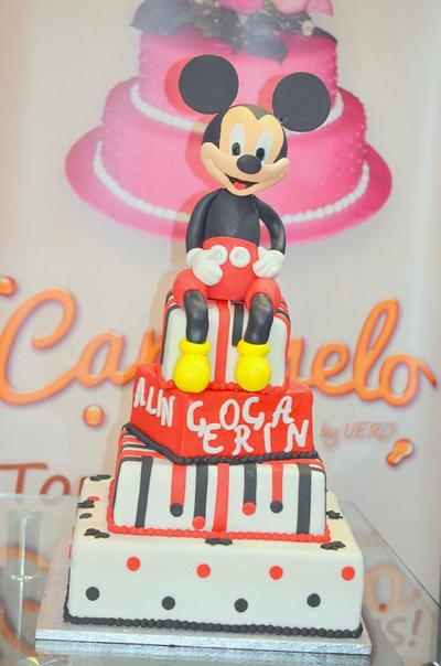 Mickey Mouse  - Cake by Veronica@CaramelobyVero