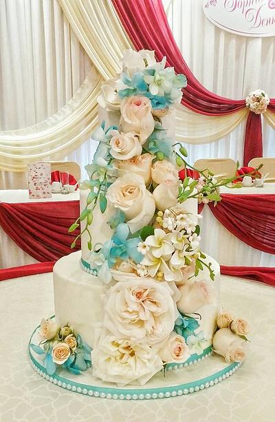 Wedding cake Dennis and Sophie - Cake by Danijela Lilchickcupcakes