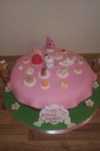 Teddy Bears picnic - Cake by suzanne Mailey