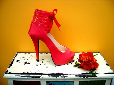 Sugar shoes featured in Cake Masters Magazine - Cake by Karen Geraghty