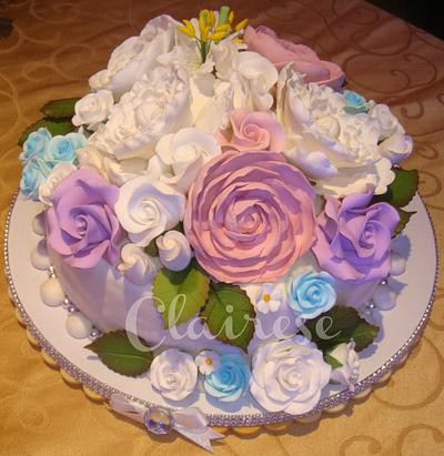 Bouquet of roses themed wedding cake - Cake by AnnCriezl