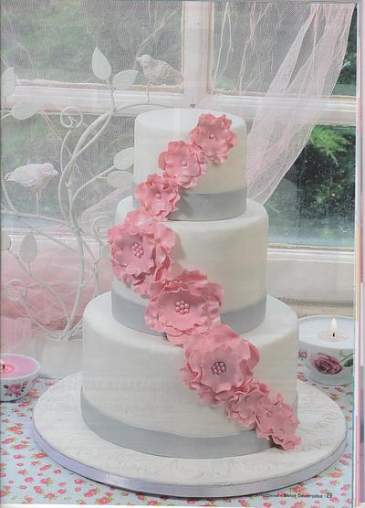 White, silver and pink wedding cake - Cake by Sofia Costa (Cakes & Cookies by Sofia Costa)