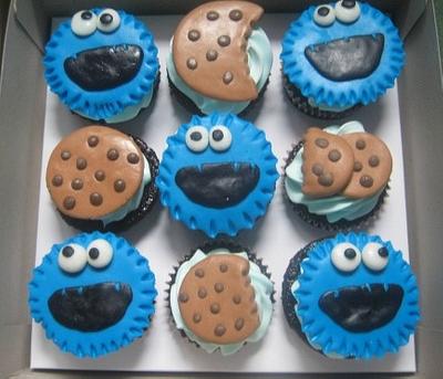 Cookie monster toppers - Cake by susana reyes