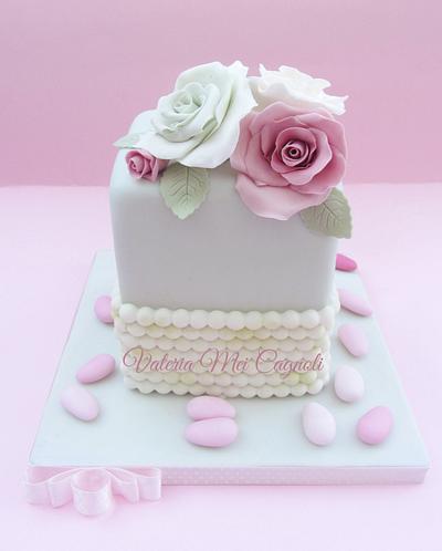 Simple green rose cake. - Cake by Valeria Mei Cagnoli - Cake designer