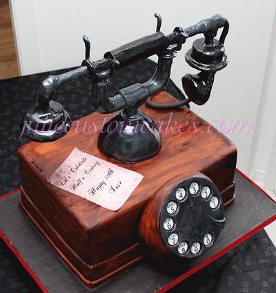 old phone  - Cake by twinmomgirl