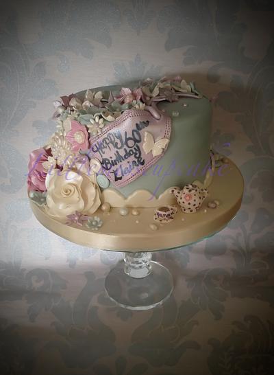 Vintage themed birthday cake  - Cake by Jenna