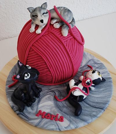 Wool clew Cake with Cats - Cake by Simone Barton