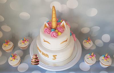Unicorn cake and cupcakes - Cake by Pluympjescake
